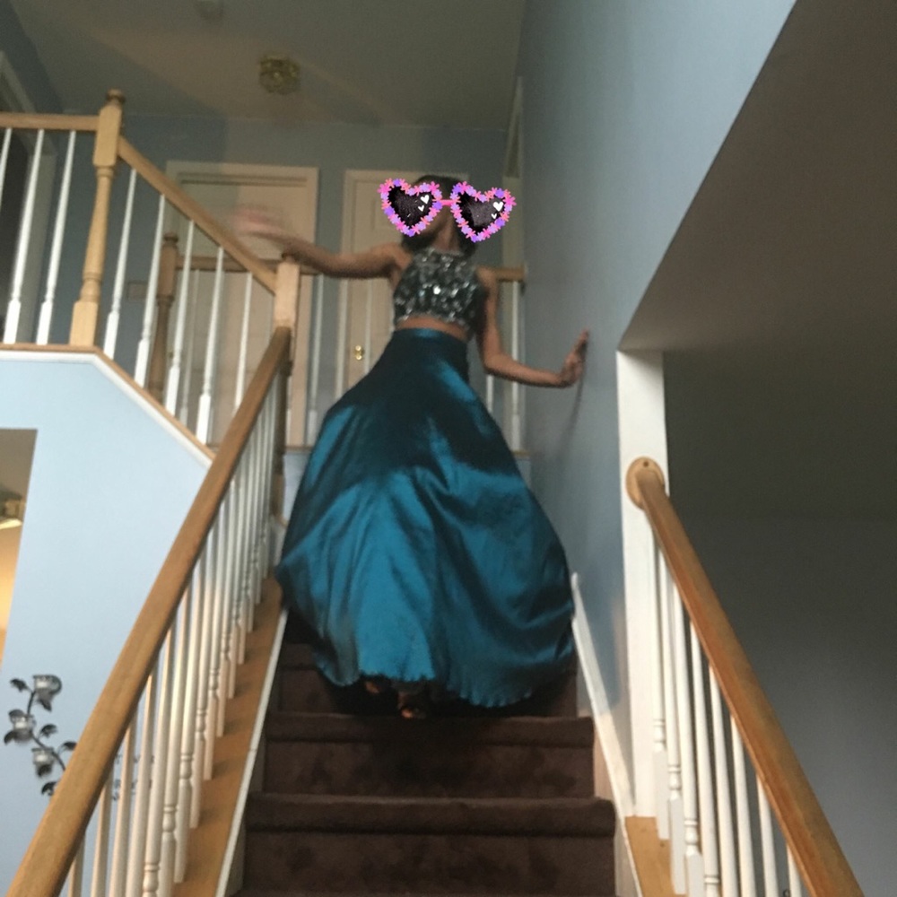 | CLOSET CLEANOUT| Alyce Paris Prom dress - Picture 3 of 6